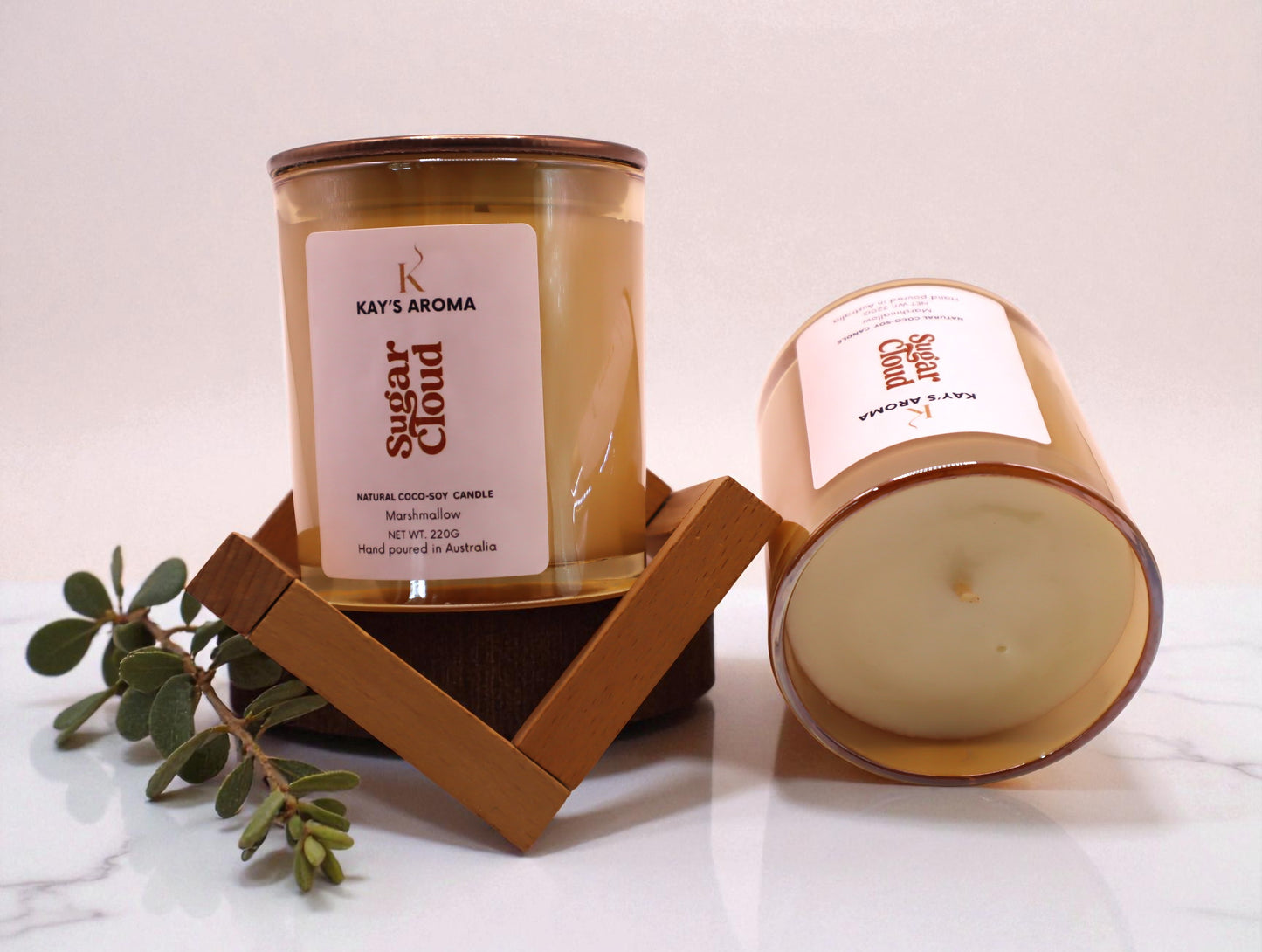 Sugar Cloud candle showing fragrance notes: marshmallow, vanilla sugar, and soft musk