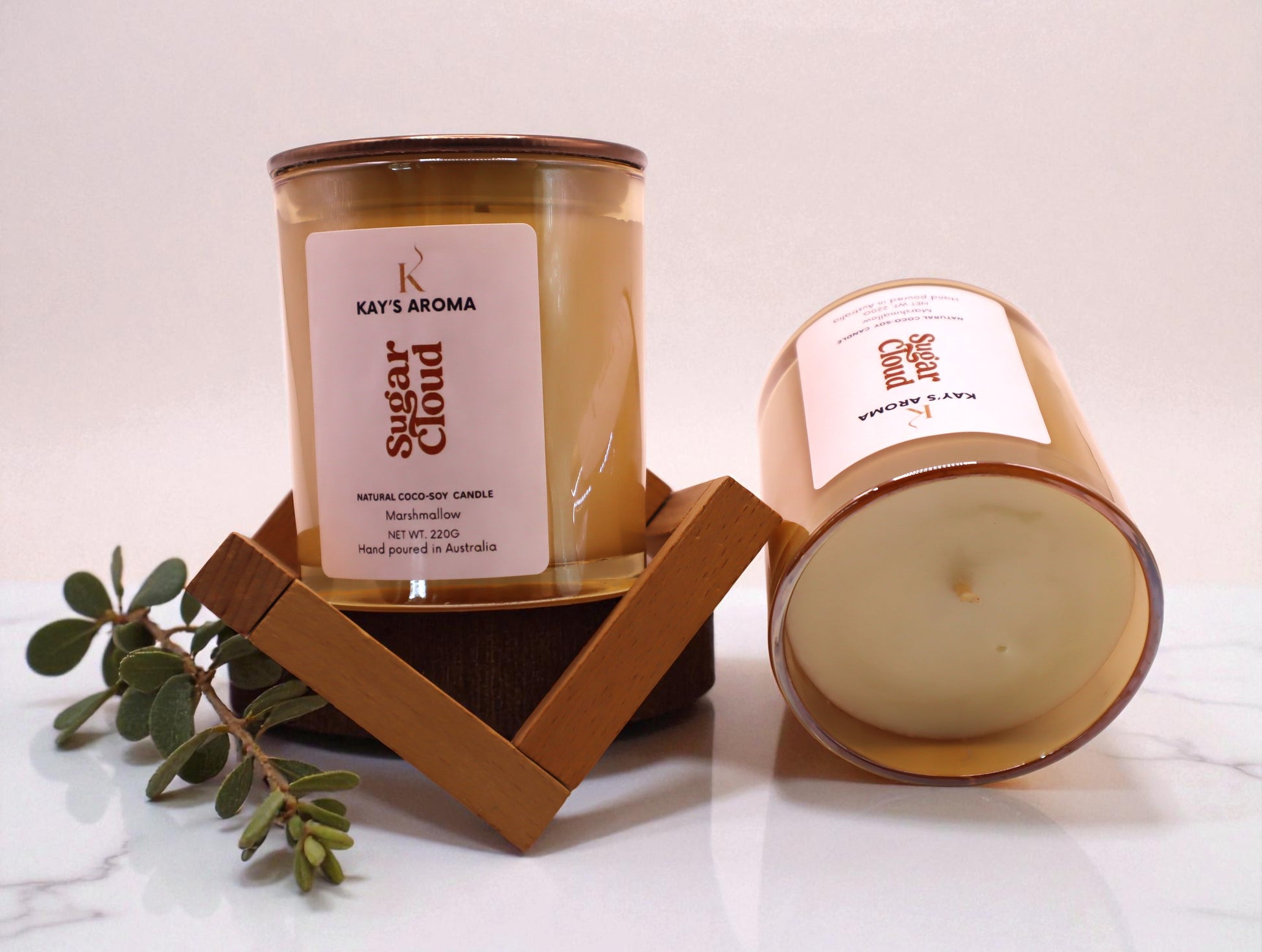 Sugar Cloud candle showing fragrance notes: marshmallow, vanilla sugar, and soft musk